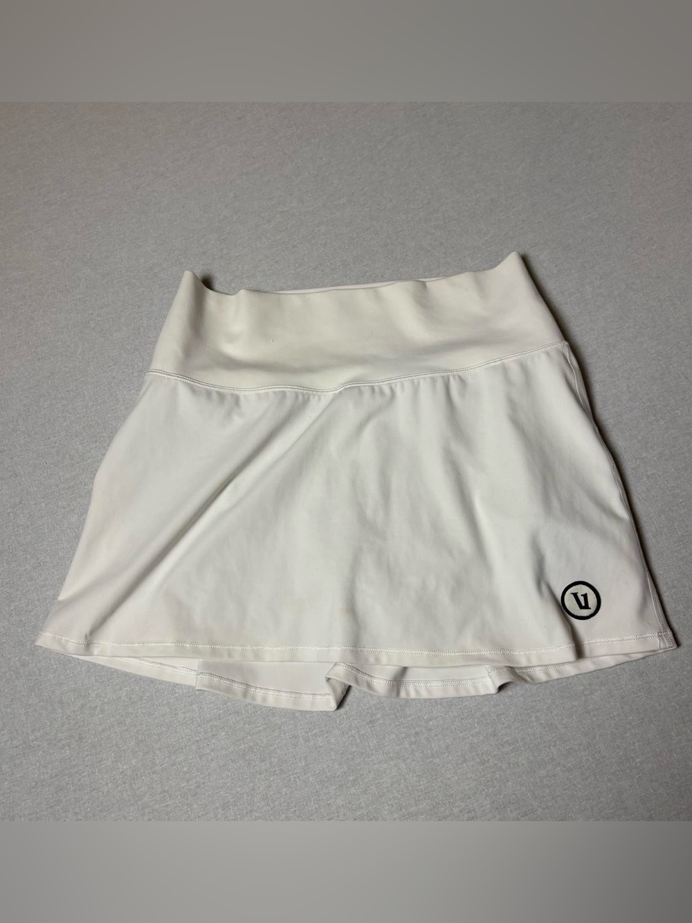 Vuori Volley Skirt White Size Medium VW3005